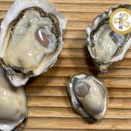 「クマモト・オイスター」（シカメガキ）＆真牡蛎 ナイフつきセット【生食用】● クマモト20コ＋マガキ20コ+ナイフ付き ● クマモト20コ＋マガキ20コ+ナイフ付き 果物や野菜などのお取り寄せ宅配食材通販産地直送アウル