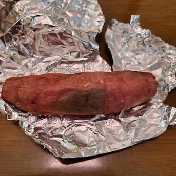 聖ちゃん農園の箱入り娘自然栽培シルクスィート１.５kg(包装資材含むサイズ色々９個から１１個くらい) １.５kg 野菜/さつまいも通販