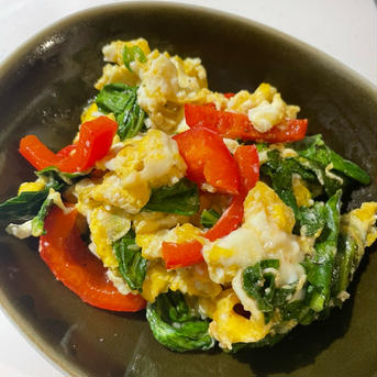 プルプル新鮮♡ お野菜詰め合わせ 白カブ3個、ルッコラ100グラム、青菜150グラム、トマト数個、季節のハーブ1パック 野菜/野菜セット・詰め合わせ通販
