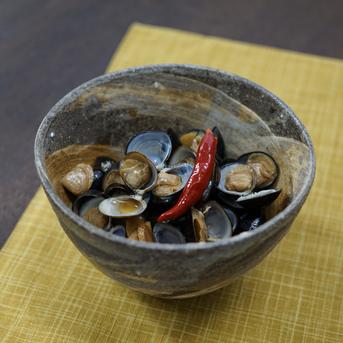 【送料無料】冷凍しじみLサイズ3.6ｋｇ（900ｇ×４）（砂抜き済み） チャック付きパック入り 宍道湖産大和しじみ【北海道・沖縄へ発送不可】 宍道湖産大和しじみLサイズ900ｇ×4【砂抜き済み】 魚介類/しじみ通販