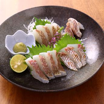 【着日指定◎】お正月に食べたいブランド真鯛！３枚下ろし・皮あり【正月予約】 皮あり　１〜1.2kg(処理前) 魚介類/鯛通販