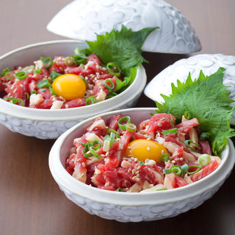 熊本県直送　馬肉さくら餃子150個(50個✖️3パック)国産馬肉ユッケ300g(50g✖️6個) 餃子150個(50個✖️3パック)➕国産馬肉ユッケ300g(50g✖️6個) 肉/馬肉通販