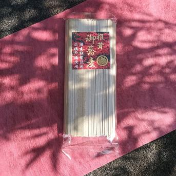 椎茸御蕎麦200ｇ×3袋（6人前）とつゆ6袋 780g（200ｇ×3袋とつゆ30ｇ×6袋） 加工品/麺類通販