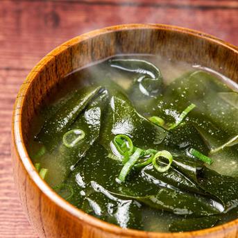 シャキシャキつるんとした南三陸産わかめ【塩蔵わかめ】80g×2袋