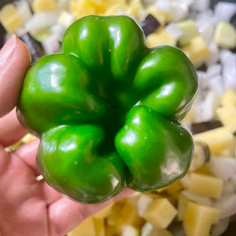 いっぱい食べたい！肉厚ピーマン 60サイズ箱2キロ以内大きめ20個前後 野菜/ピーマン通販