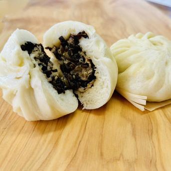 (冷凍) 10個入 せんい生活のきくらげ肉まん 手作り 人吉産きくらげたっぷり入り 国産原料 10個 加工品/その他加工品通販