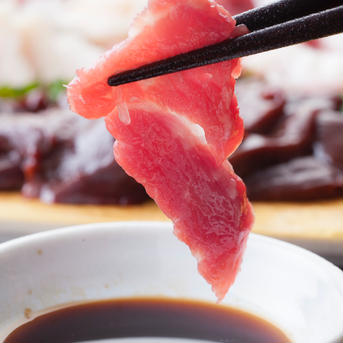 馬刺し　国産上霜降り（生食用）➕国産馬肉ユッケギフト 贈答 敬老の日 母の日 父の日 お歳暮 お中元 お祝い 300g(国産上霜降り200g➕国産馬肉ユッケ100g) 肉/馬肉通販