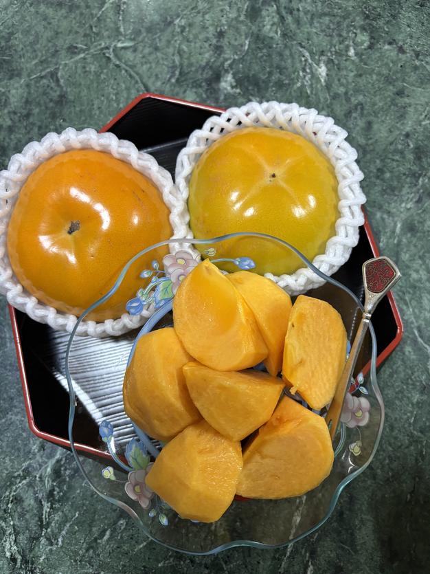 数量限定》太秋柿 4玉入り (家庭用) サイズ混合 | 果物/柿 産直アウル